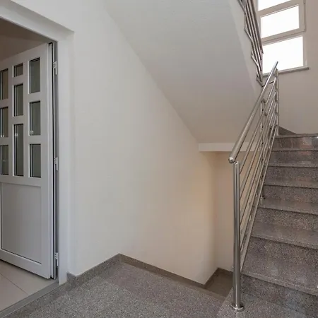 With Big And Free Private Parking Apartment Makarska