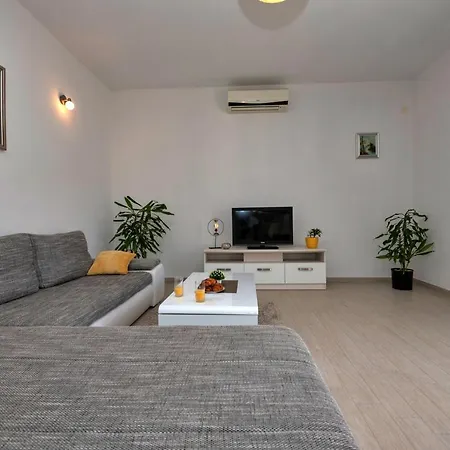 Apartment With Big And Free Private Parking *