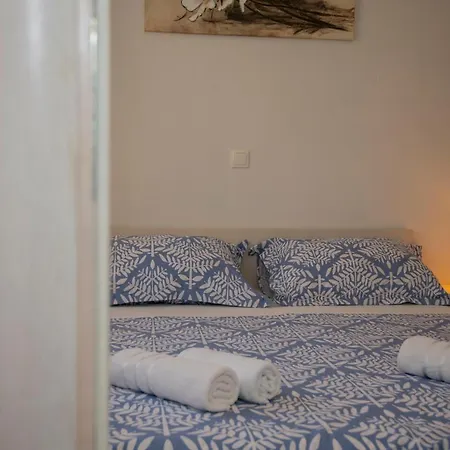 With Big And Free Private Parking Apartment
