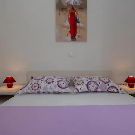 Apartment With Big And Free Private Parking Makarska