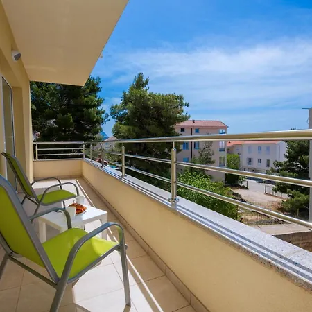 With Big And Free Private Parking Apartment *