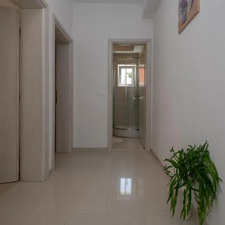 Apartment With Big And Free Private Parking *